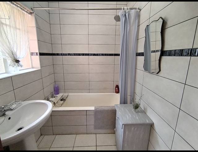 2 BEDROOM APARTMENT FOR SALE IN SCOTTBURGH CENTRAL